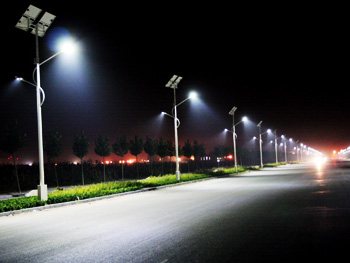 A vantagem da luz de rua solar LED