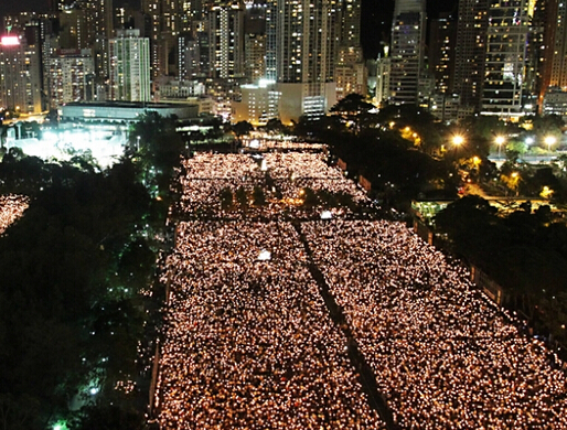 Iluminação noturna da Praça Tiananmen com lâmpadas LED